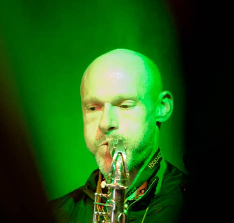 Saxophonist Claudio beim spielen