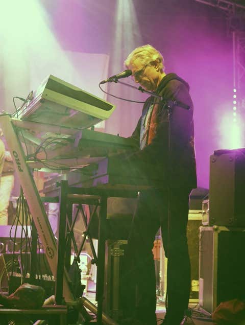 Helge Wierczeiko an seinen Keyboards bei NBC - Pop & Soulband